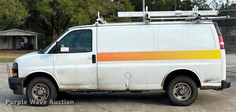 image for item EA7523 2019 Chevrolet Express 2500 van