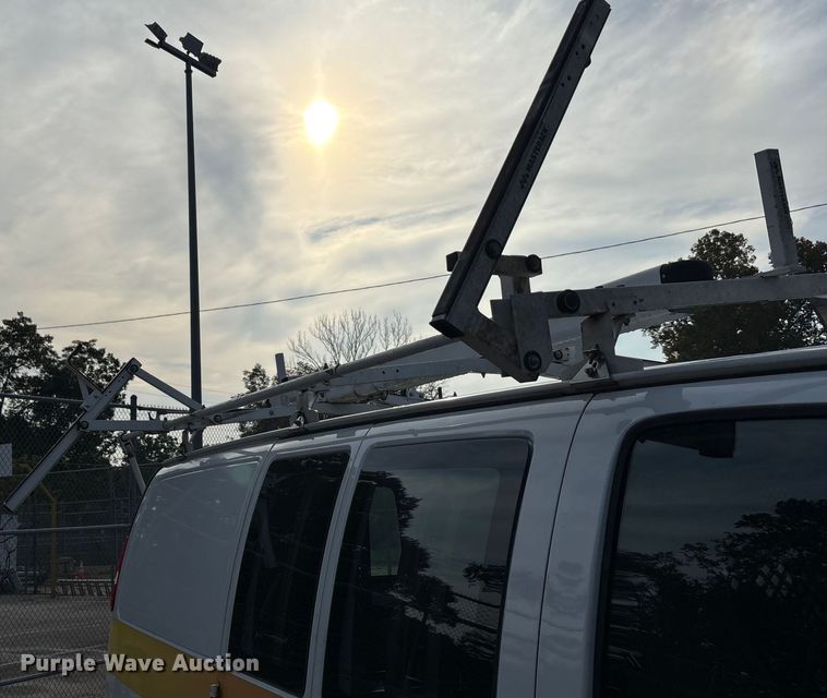 image for item EA7523 2019 Chevrolet Express 2500 van