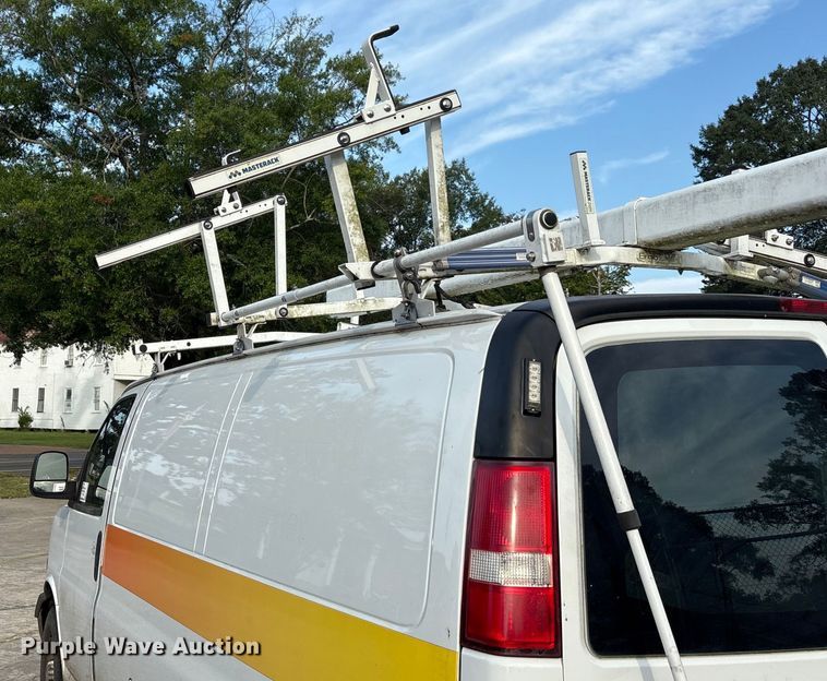 image for item EA7523 2019 Chevrolet Express 2500 van