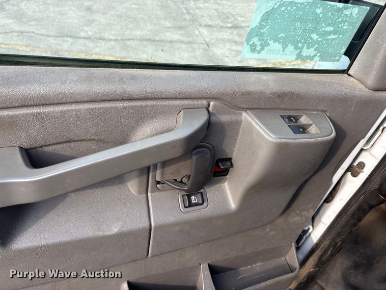 image for item EA7523 2019 Chevrolet Express 2500 van