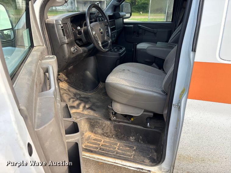 image for item EA7523 2019 Chevrolet Express 2500 van
