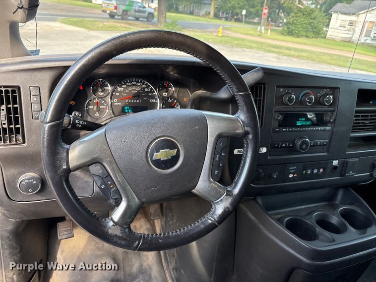 image for item EA7523 2019 Chevrolet Express 2500 van