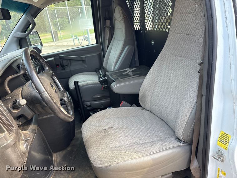 image for item EA7523 2019 Chevrolet Express 2500 van