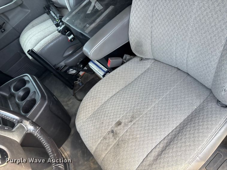 image for item EA7523 2019 Chevrolet Express 2500 van