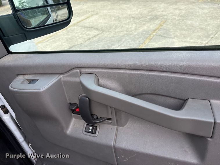 image for item EA7523 2019 Chevrolet Express 2500 van