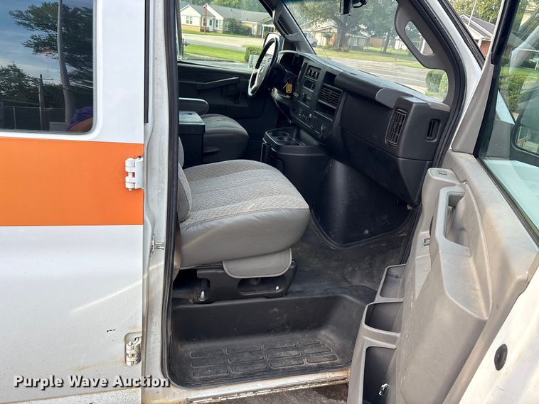 image for item EA7523 2019 Chevrolet Express 2500 van