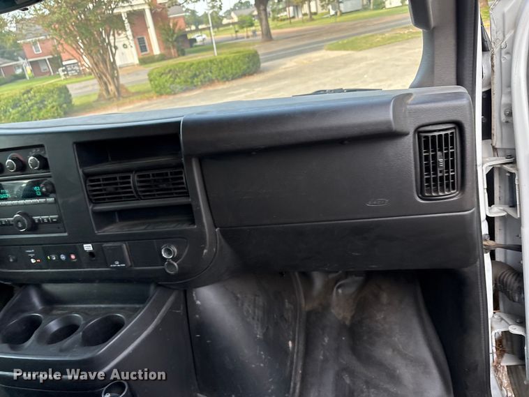 image for item EA7523 2019 Chevrolet Express 2500 van