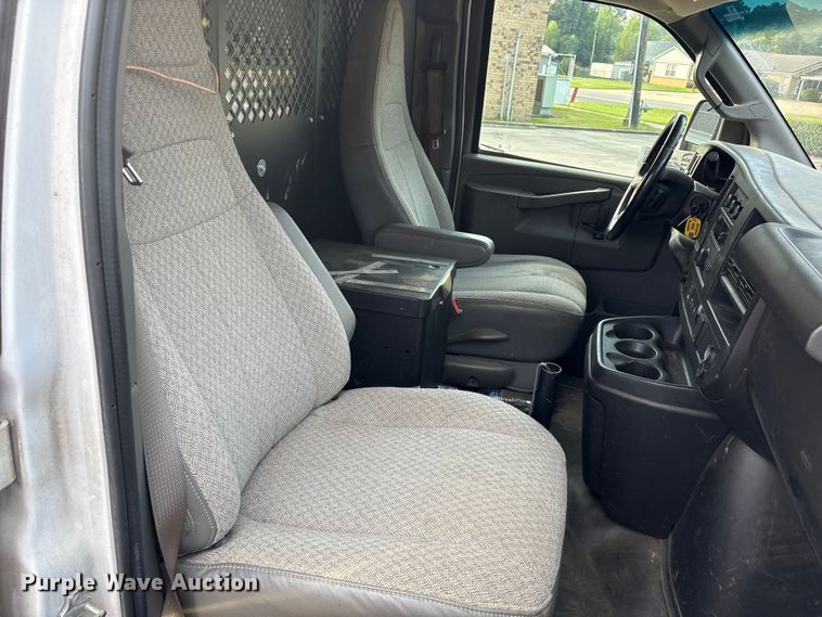 image for item EA7523 2019 Chevrolet Express 2500 van