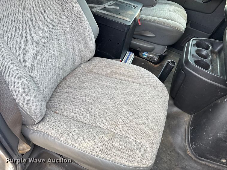 image for item EA7523 2019 Chevrolet Express 2500 van