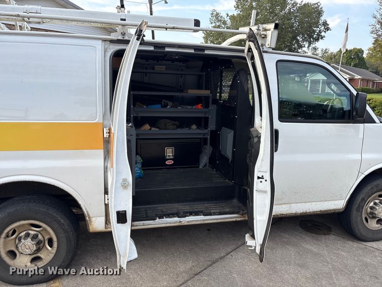 image for item EA7523 2019 Chevrolet Express 2500 van