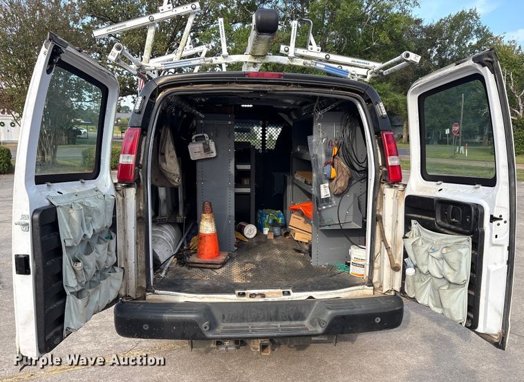 image for item EA7523 2019 Chevrolet Express 2500 van