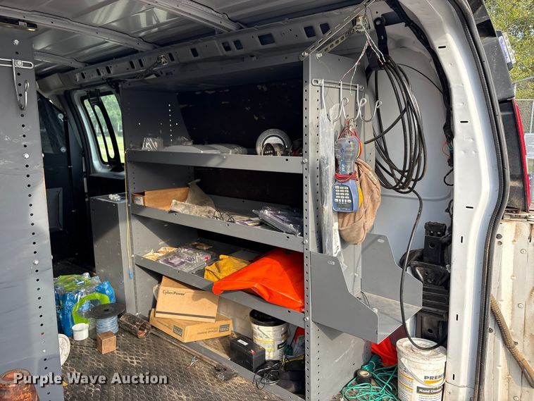 image for item EA7523 2019 Chevrolet Express 2500 van