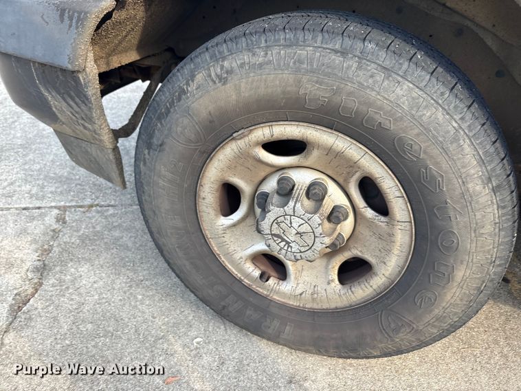 image for item EA7523 2019 Chevrolet Express 2500 van