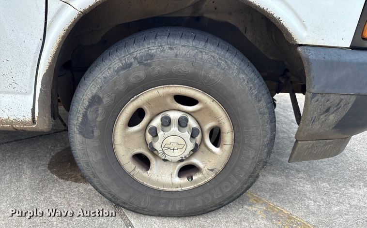 image for item EA7523 2019 Chevrolet Express 2500 van