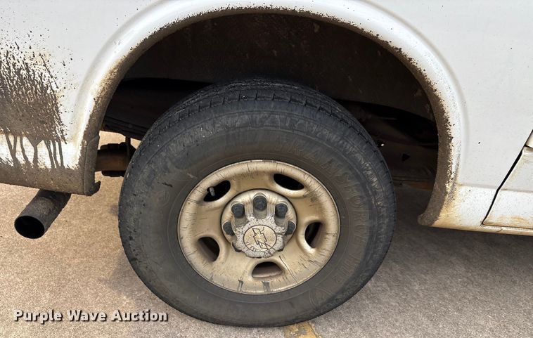 image for item EA7523 2019 Chevrolet Express 2500 van