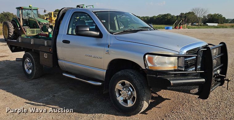 image for item EB8285 2006 Dodge Ram 2500 flatbed pickup truck