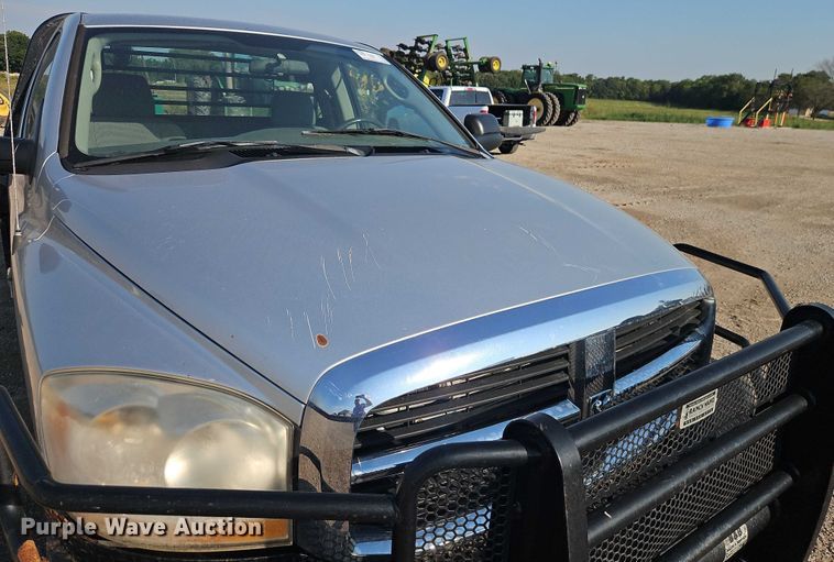 image for item EB8285 2006 Dodge Ram 2500 flatbed pickup truck