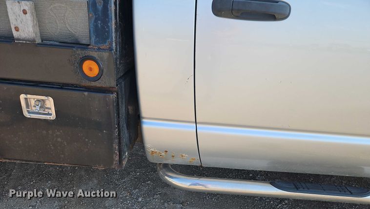 image for item EB8285 2006 Dodge Ram 2500 flatbed pickup truck