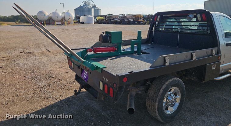 image for item EB8285 2006 Dodge Ram 2500 flatbed pickup truck