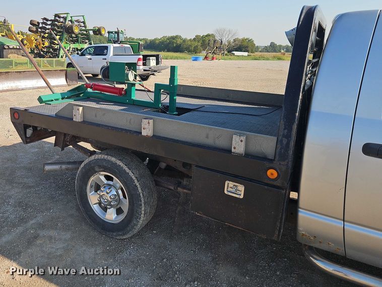 image for item EB8285 2006 Dodge Ram 2500 flatbed pickup truck