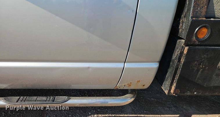 image for item EB8285 2006 Dodge Ram 2500 flatbed pickup truck
