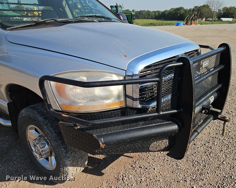 image for item EB8285 2006 Dodge Ram 2500 flatbed pickup truck