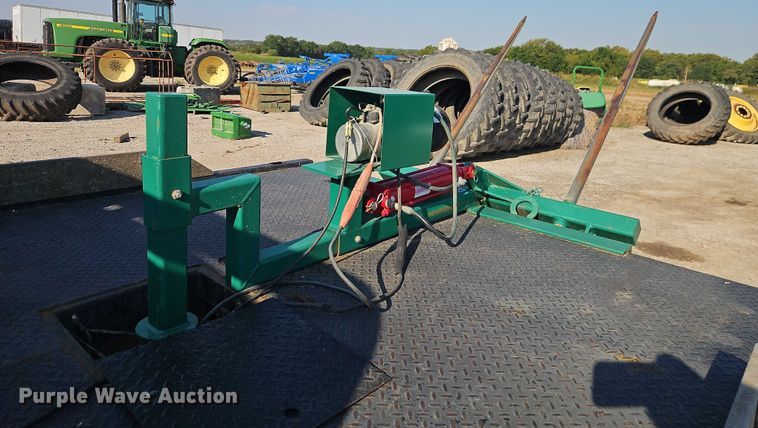 image for item EB8285 2006 Dodge Ram 2500 flatbed pickup truck