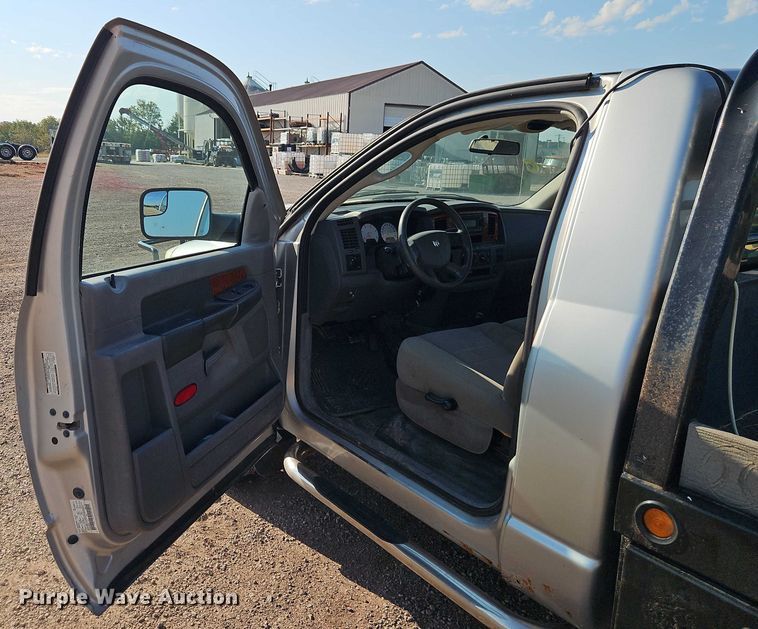 image for item EB8285 2006 Dodge Ram 2500 flatbed pickup truck
