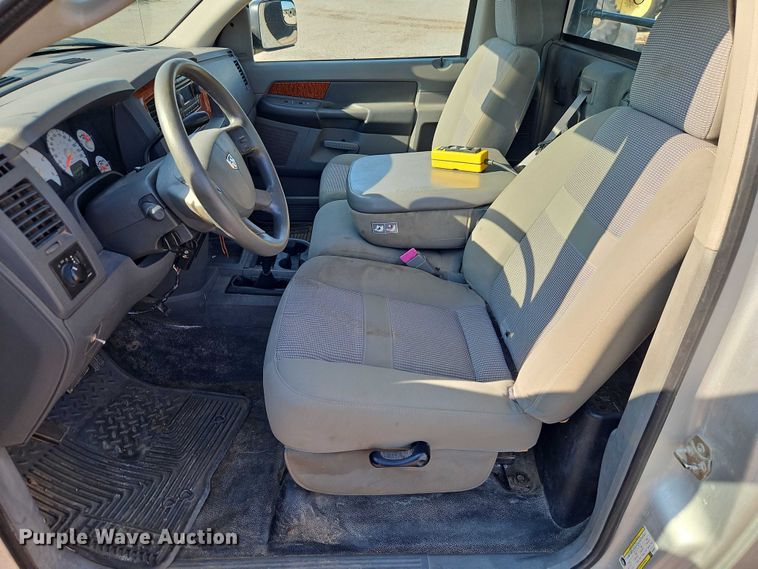 image for item EB8285 2006 Dodge Ram 2500 flatbed pickup truck