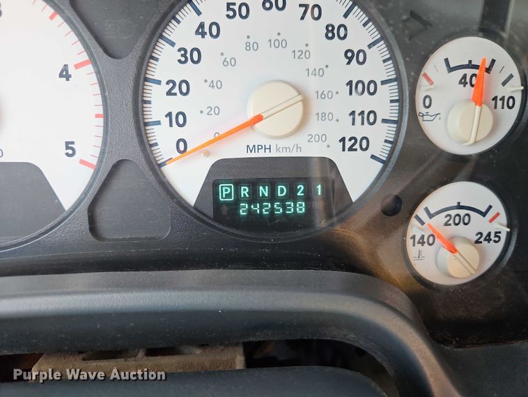 image for item EB8285 2006 Dodge Ram 2500 flatbed pickup truck