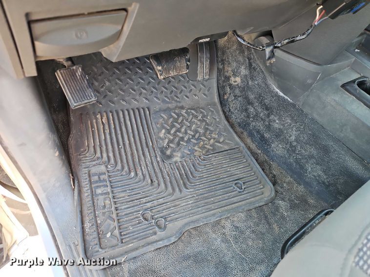 image for item EB8285 2006 Dodge Ram 2500 flatbed pickup truck