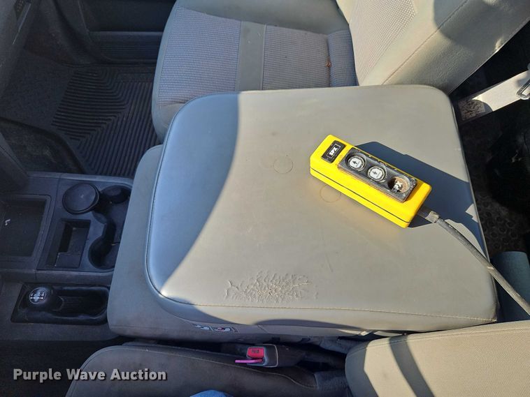 image for item EB8285 2006 Dodge Ram 2500 flatbed pickup truck