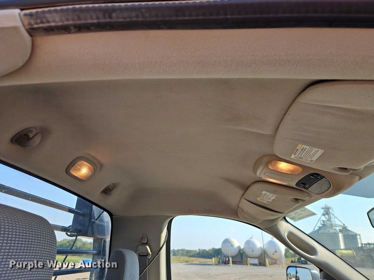 image for item EB8285 2006 Dodge Ram 2500 flatbed pickup truck