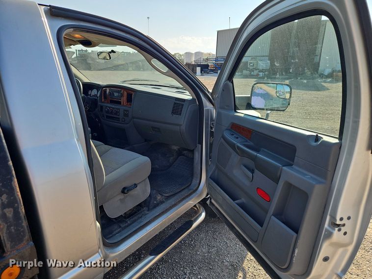 image for item EB8285 2006 Dodge Ram 2500 flatbed pickup truck