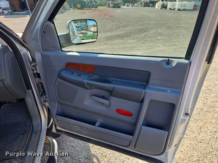 image for item EB8285 2006 Dodge Ram 2500 flatbed pickup truck