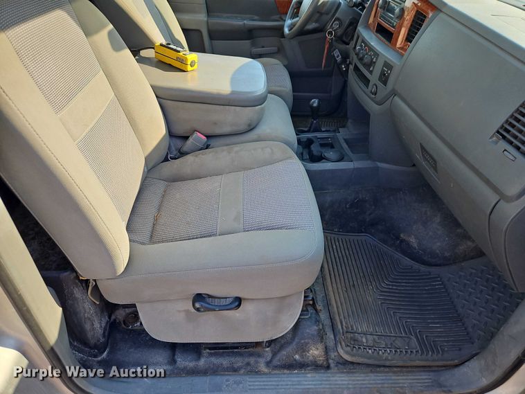 image for item EB8285 2006 Dodge Ram 2500 flatbed pickup truck