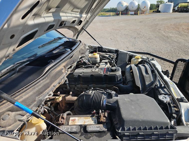 image for item EB8285 2006 Dodge Ram 2500 flatbed pickup truck