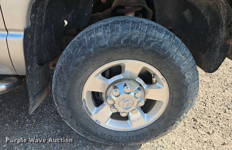 image for item EB8285 2006 Dodge Ram 2500 flatbed pickup truck