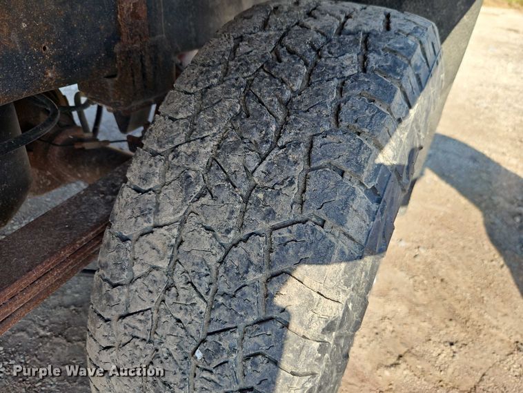 image for item EB8285 2006 Dodge Ram 2500 flatbed pickup truck