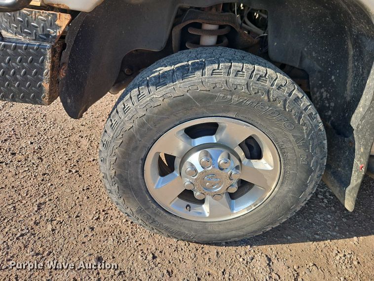 image for item EB8285 2006 Dodge Ram 2500 flatbed pickup truck