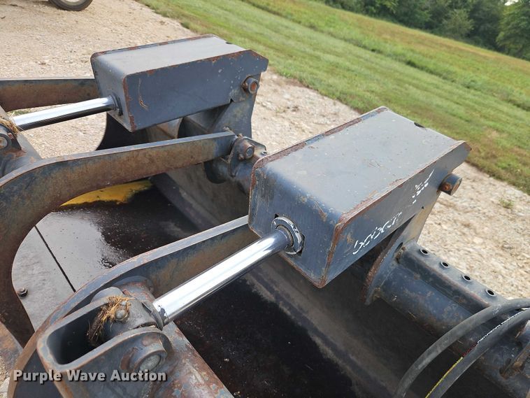 image for item EB8312 Bobcat skid steer grapple bucket