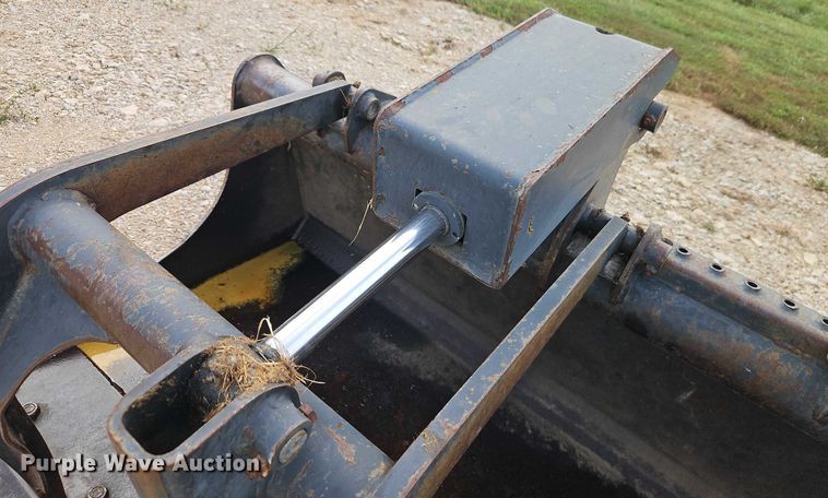image for item EB8312 Bobcat skid steer grapple bucket