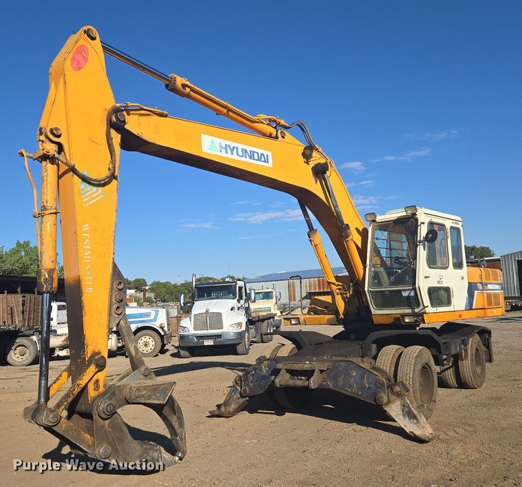 Hyundai Robex 200W-2 Wheeled Excavator VIN: E402DC10384 Lot: 999311268