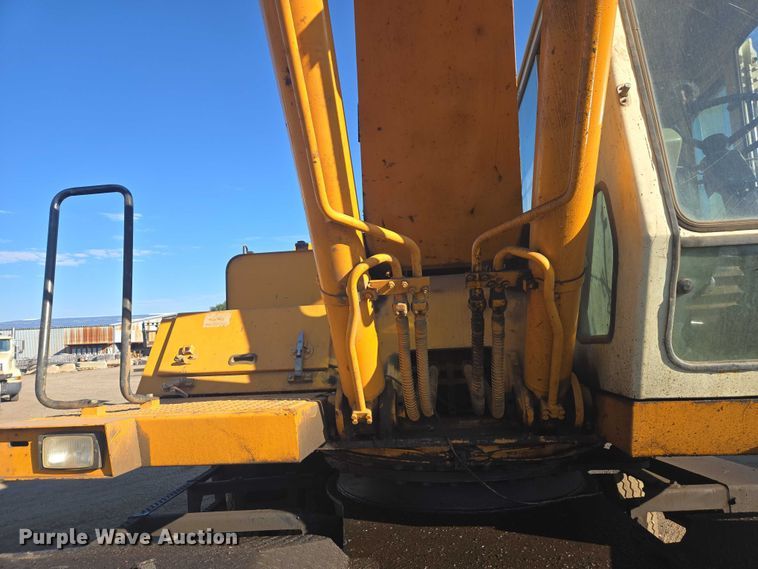 image for item EC1164 1997 Hyundai Robex 200W-2 wheeled excavator