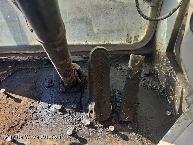 image for item EC1164 1997 Hyundai Robex 200W-2 wheeled excavator