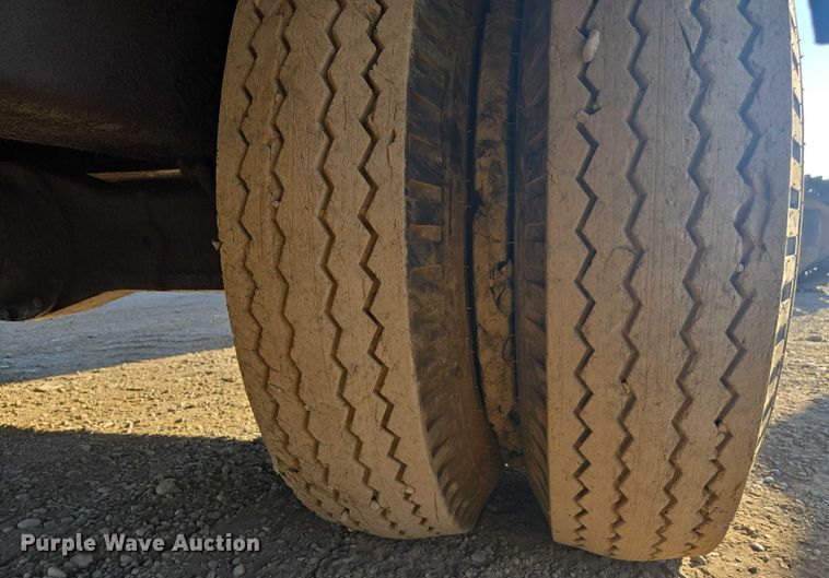 image for item EC1164 1997 Hyundai Robex 200W-2 wheeled excavator