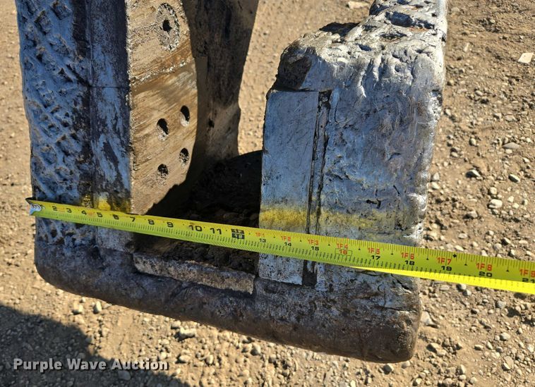 image for item EC1166 2003 Hitachi ZX330LC excavator