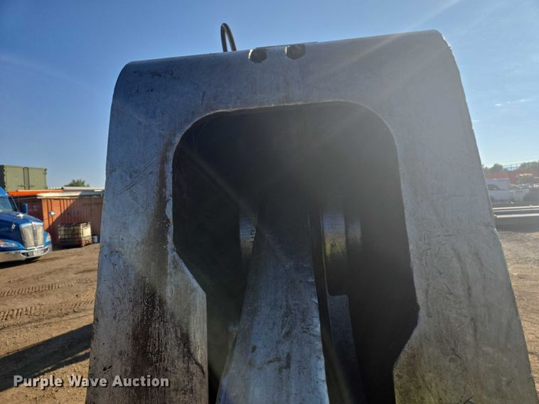 image for item EC1166 2003 Hitachi ZX330LC excavator