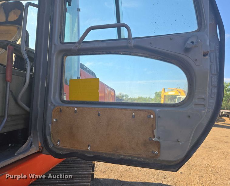 image for item EC1166 2003 Hitachi ZX330LC excavator