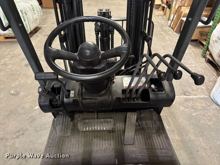 image for item EC3784 1998 Toyota 6FGCU15 forklift
